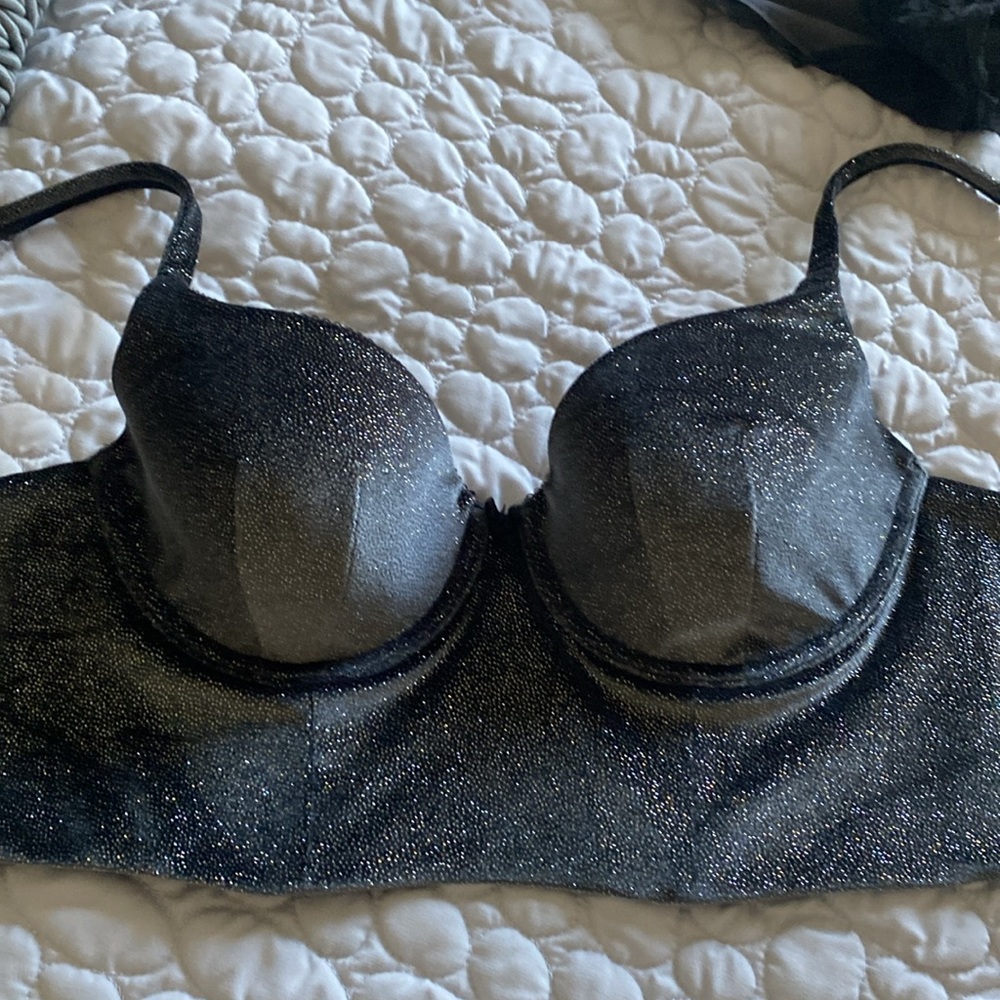 Victoria Secret 36C with 3 matching panties size Large